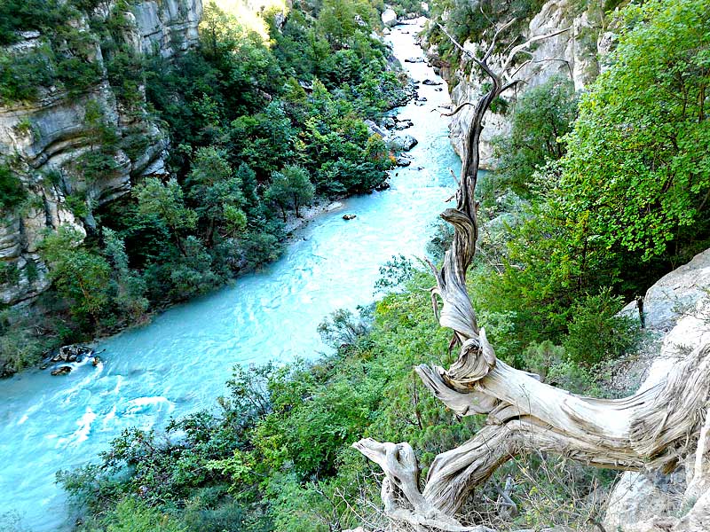 Moustiers-Sainte-Marie : le village des adeptes de camping